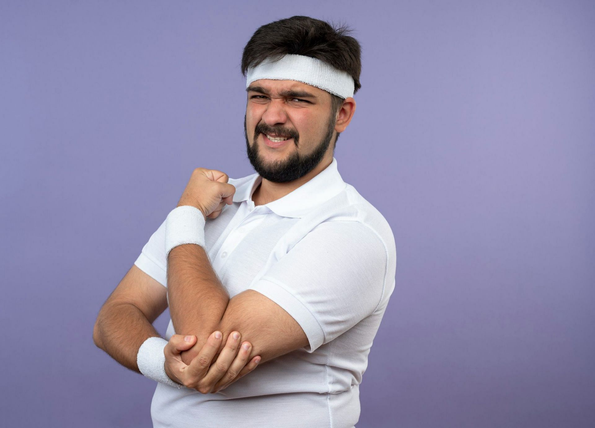 If elbow pain is persistent then it is advisable to get medical attention (Image by stockking on Freepik)